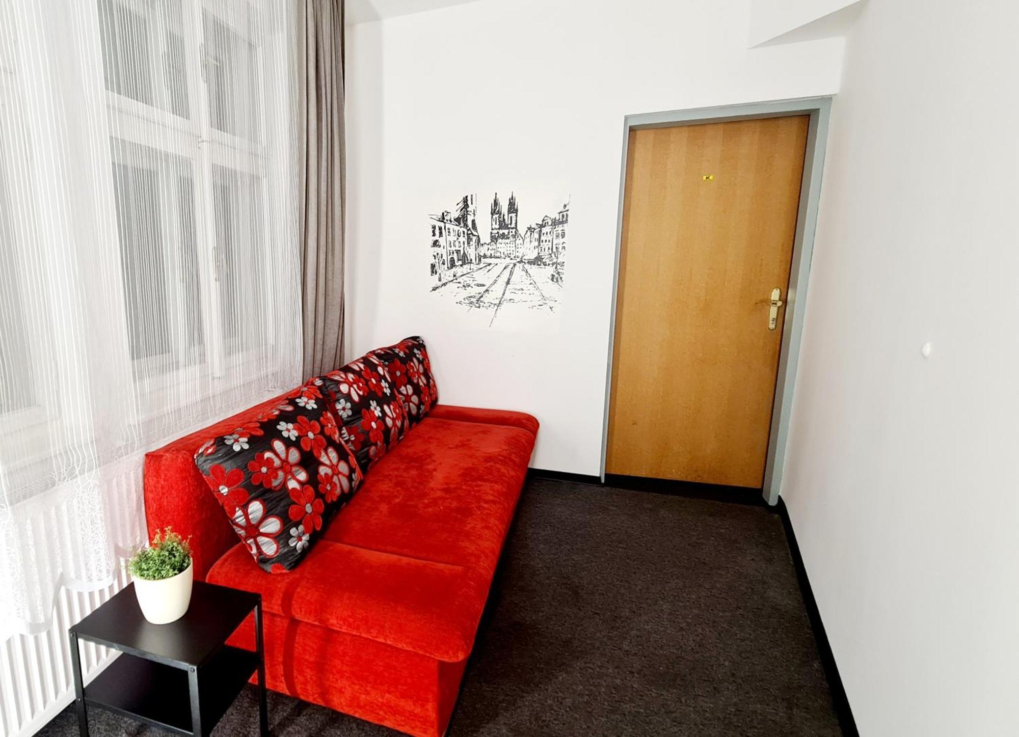 Thai Sun Hostel Prague Exterior photo