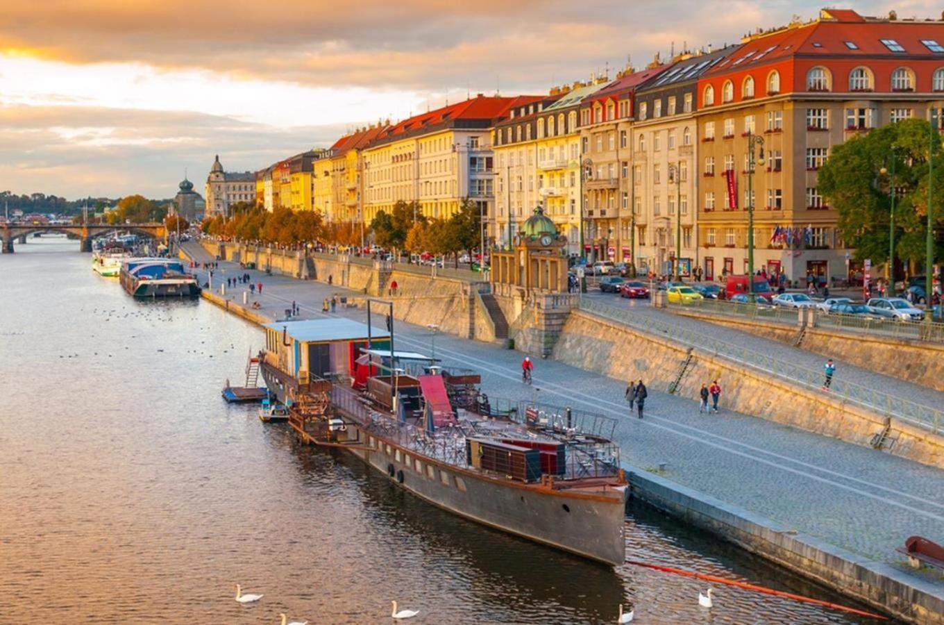 Thai Sun Hostel Prague Exterior photo